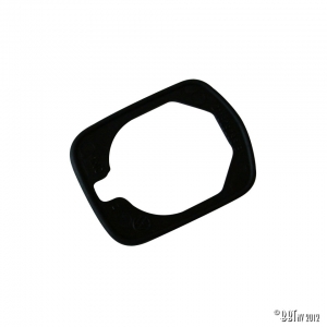 Rear cargo door handle seal